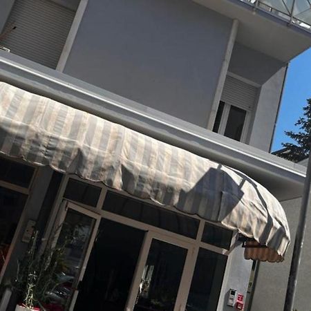 Due Gemelle Ξενοδοχείο Ρίμινι Εξωτερικό φωτογραφία